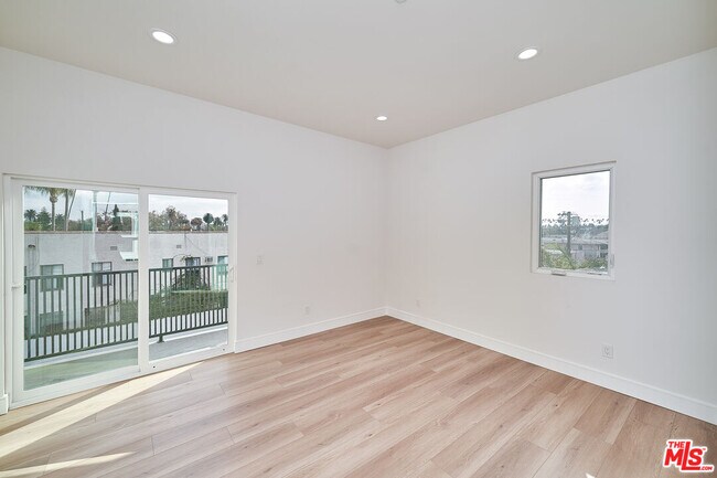 Building Photo - 1108 Queen Anne Pl