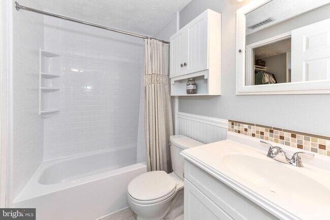 Building Photo - 1661 Fieldthorn Dr