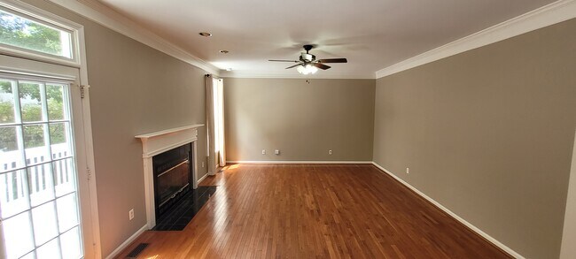 Building Photo - 8 Holly Springs Ln