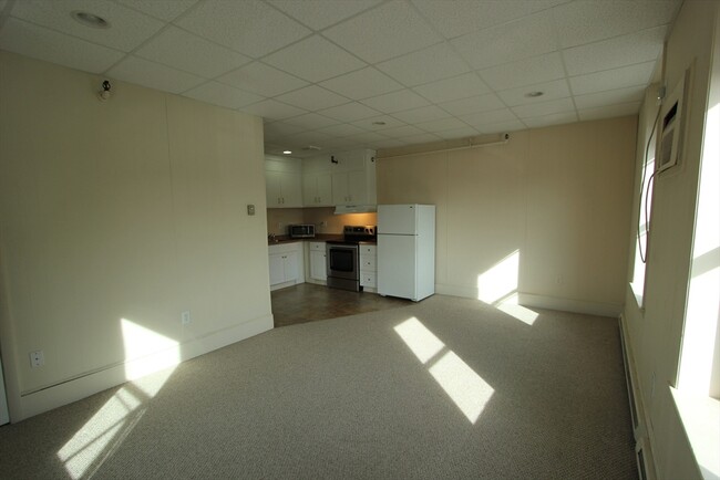 Building Photo - 18 E Central St