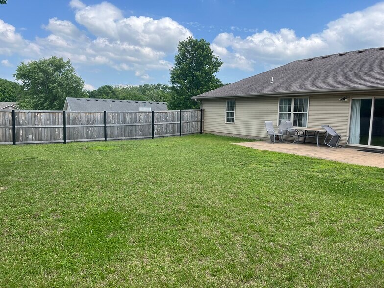 Building Photo - 629 Woodland Park Dr