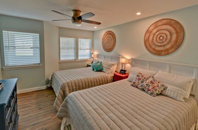 Building Photo - 200 Padre Blvd