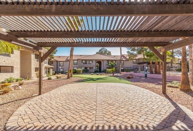 Building Photo - 2606 S Durango Dr