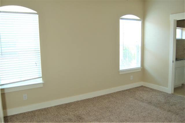 Building Photo - 213 Lily Ln