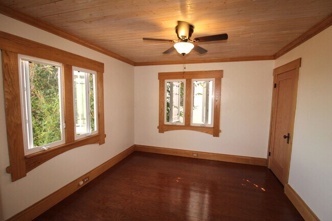 Building Photo - 916-920 Poli