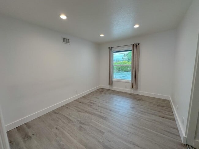 Building Photo - 25761 Serenata Dr