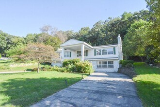 Building Photo - 4 Bed, 2 Bath Home for Rent – Unique Desig...