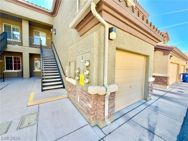 Building Photo - 6868 Sky Pointe Dr