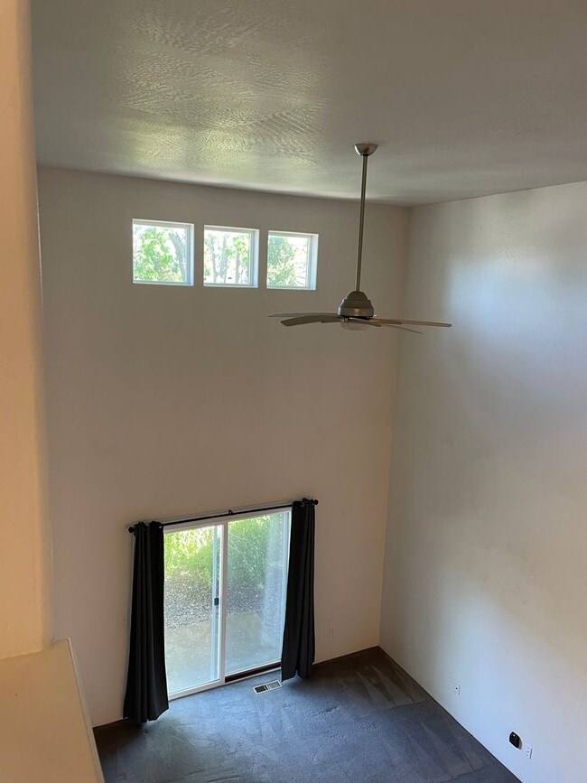 Building Photo - Beautiful 3 Bed, 2.5 Bath Home for Rent – Bright & Spacious in a Great Neighborhood