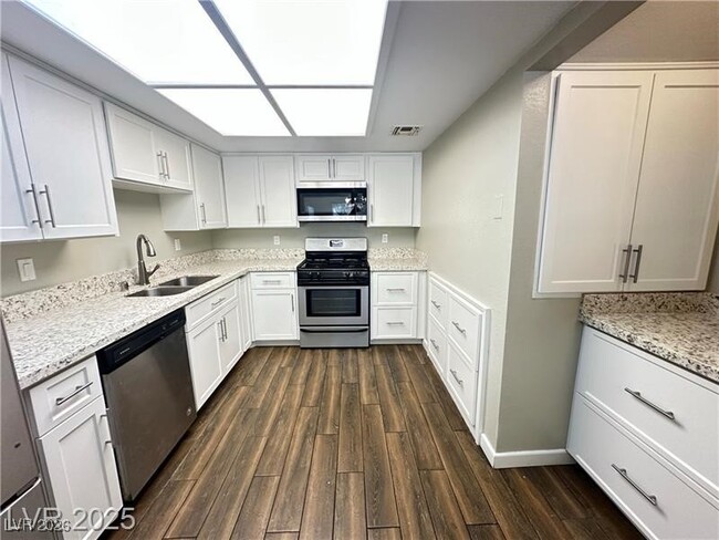 Building Photo - 3947 Delos Dr