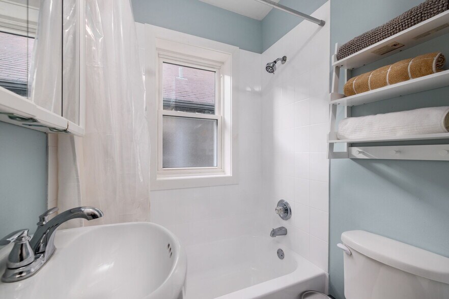 Building Photo - 6251 Odell St