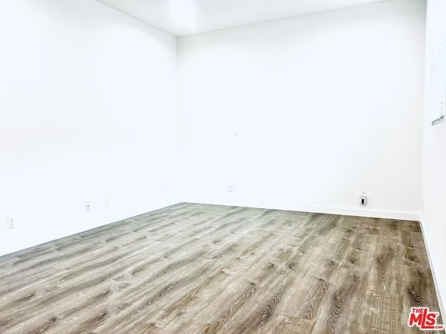 Building Photo - 247 S Catalina Ave