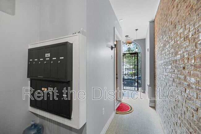 Building Photo - 1109 M St NW