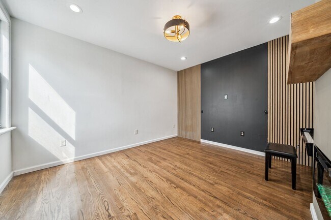 Building Photo - Spacious 3 Bedroom Home in Spring Garden (Single Family)