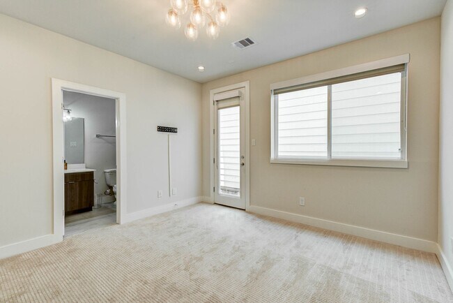 Building Photo - 5857 Dolores St