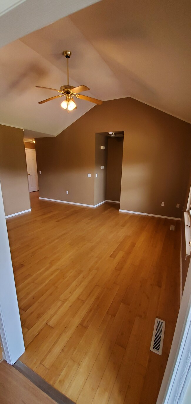 Vaulted ceiling in the living room - 4960 W Tarkio St