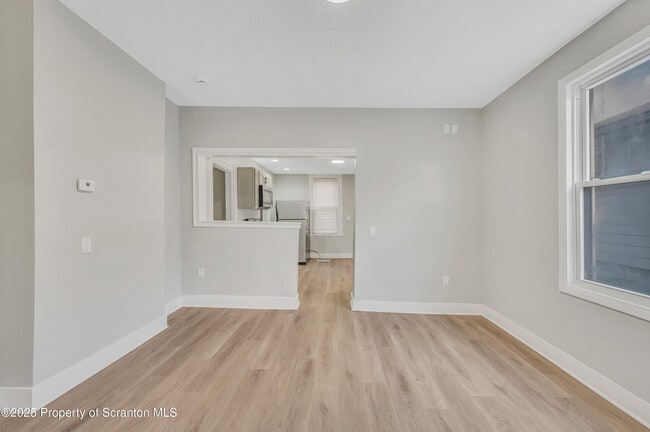 Building Photo - 1413-1415 N Lincoln Ave