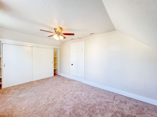 Building Photo - Los Alamitos 4 Bed 2 Bath House - 2 Car Gar - Wood Flooring - Huge Yard - Cute!!!