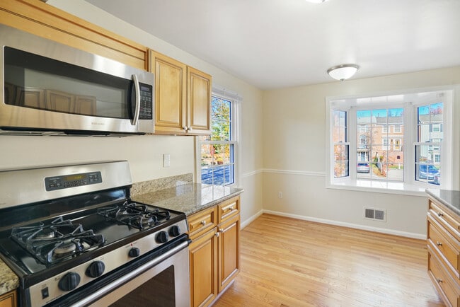 Building Photo - 4339 Cedarlake Ct