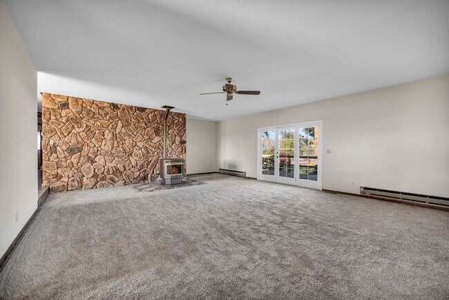 Building Photo - Single Story Home Located on a Ranch