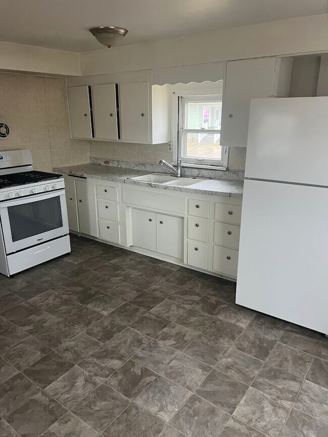 Building Photo - 1536 N Viking Dr