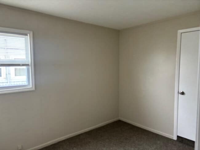 Building Photo - Check out this charming 4 Bedroom Ranch in Homewood Area of Lorain.