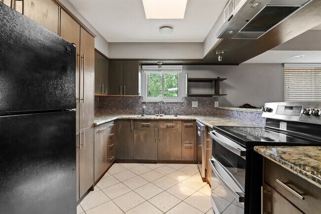 Building Photo - 1114 Augusta Dr