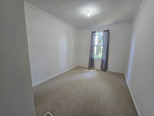 Building Photo - Cute 2 Bedroom Home with Country Feel