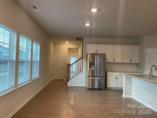 Building Photo - 403 Wescott St