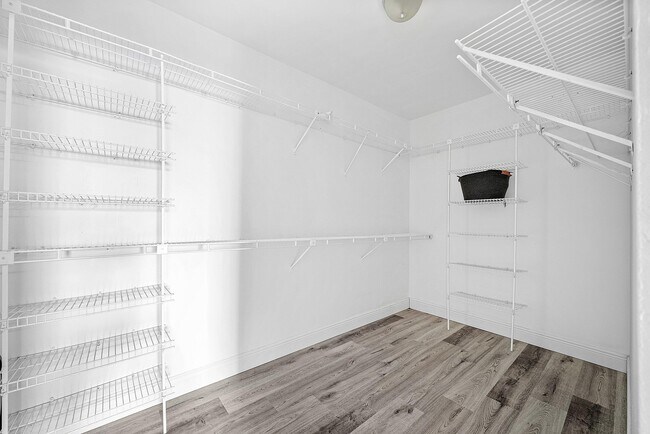 Building Photo - 6165 Old Court Rd