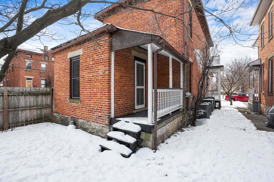 Building Photo - 68 E Hubbard Ave