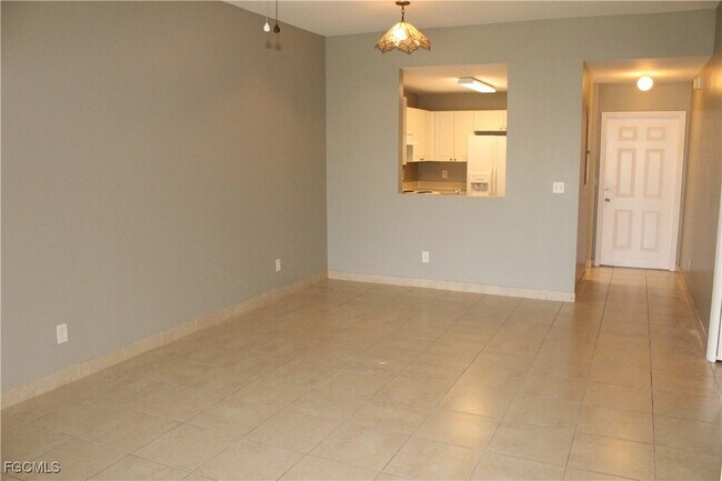 Building Photo - 703 SE 8th Terrace