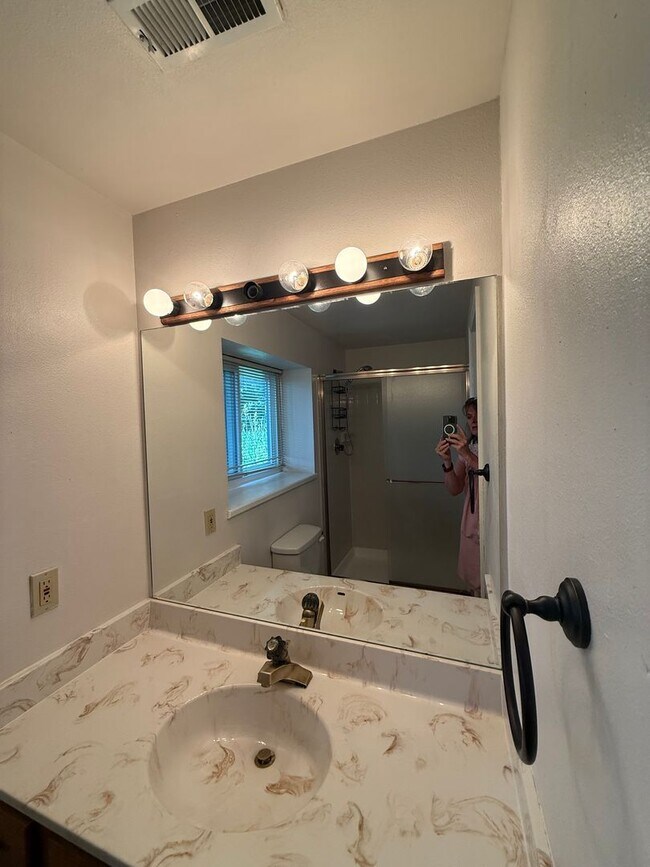 Building Photo - 5BD/4BA/3 car garage w Flat Yard Cheyenne ...