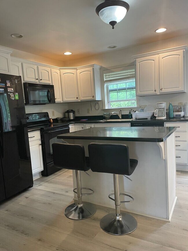 Building Photo - 3 Bedroom Townhome in Mechanicsburg