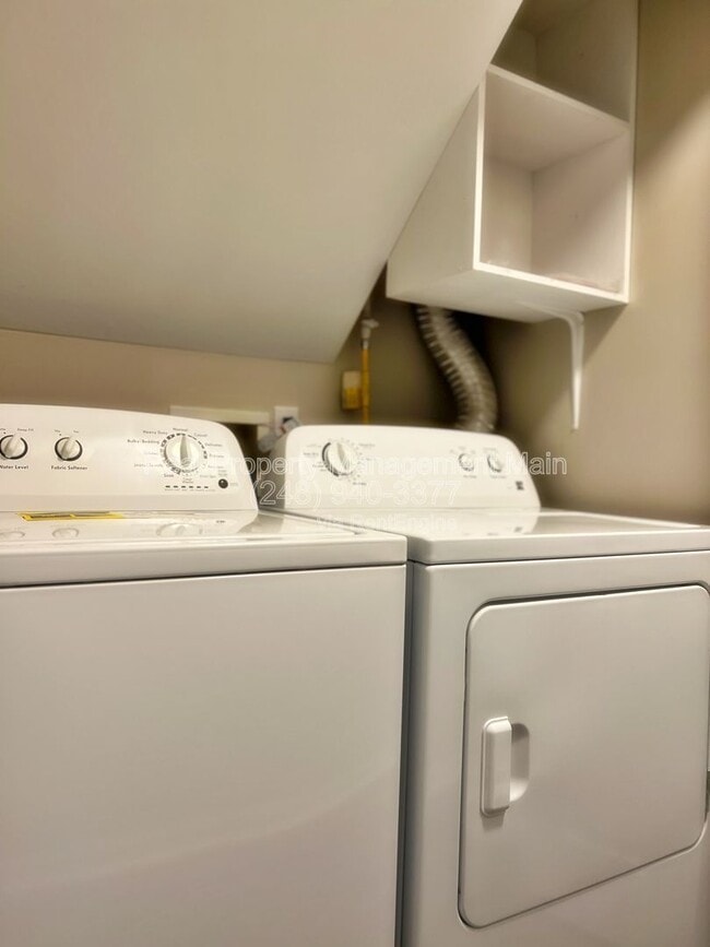 Building Photo - 44 Adelaide St