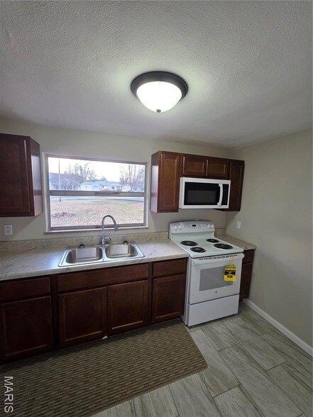 Building Photo - 56 Friendly Dr