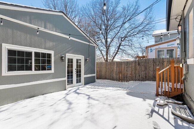 Building Photo - 2340 S Acoma St