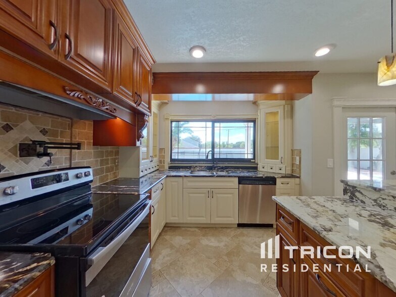 Building Photo - 8637 Leighton Dr