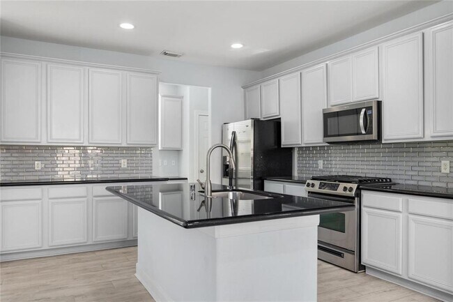 Building Photo - 90 Panterra Way