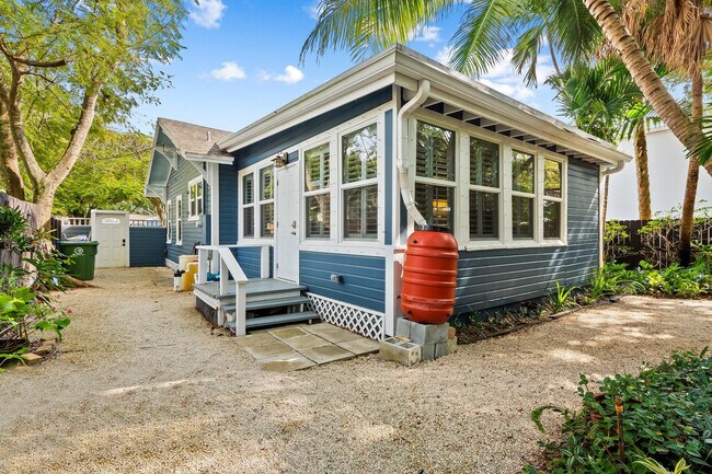 Building Photo - 621 SW 14th Terrace