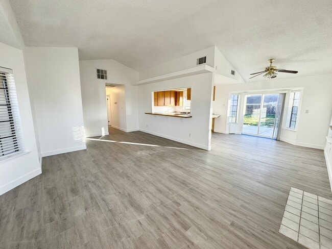 Building Photo - 9808 Susan Ave