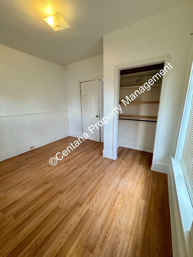 Building Photo - 1528 A St
