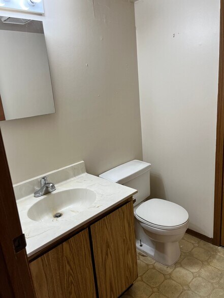 Building Photo - 1210 W Main St