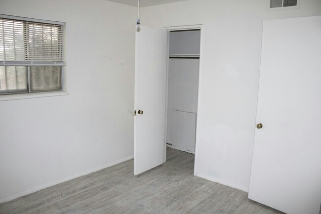 Building Photo - 1309 NE 33rd St