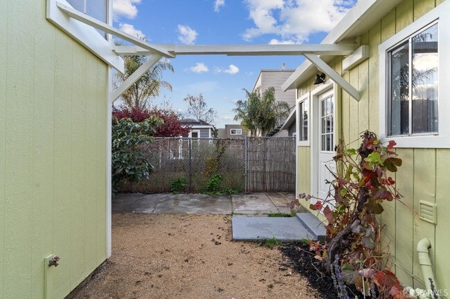 Building Photo - 689 43rd St