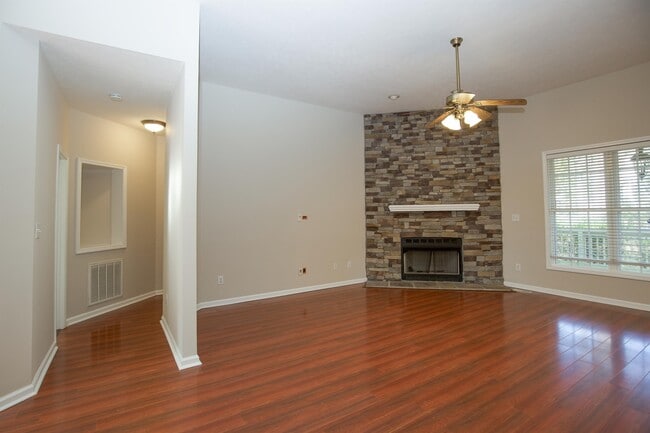 Building Photo - 26 Tahoe Cir