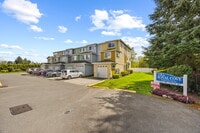 Building Photo - 4 bedrooms, 2.5 bathrooms with attached garage. This large unit is 3 floors!  Rent of $2900.00 in...