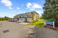Building Photo - **APPLICATION ALREADY RECEIVED. NO SHOWINGS AT THIS TIME** 4 bedrooms, 2.5 bathrooms with attache...