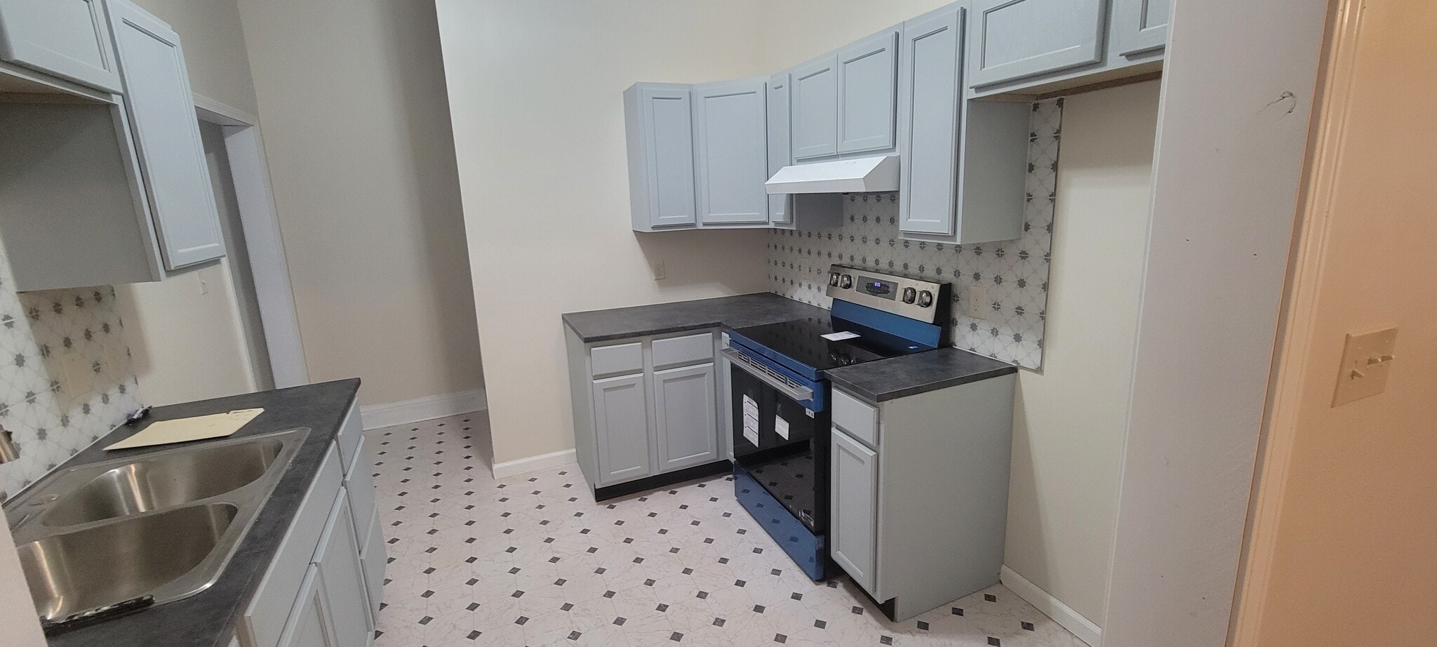 New Kitchen w/ Convection Oven - 1914 S S St