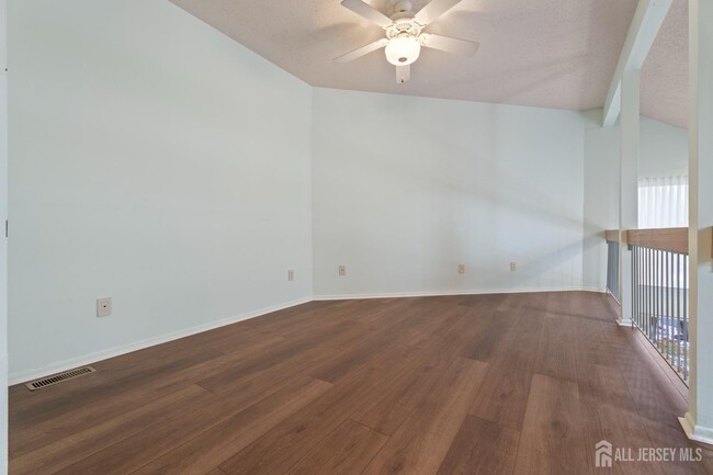 Building Photo - 147 Linda Ln